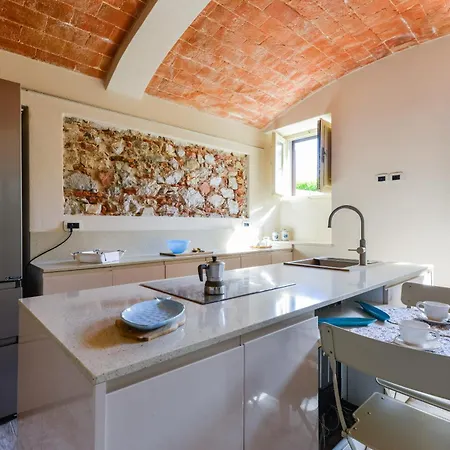 Ilary * 马里纳·迪·比萨